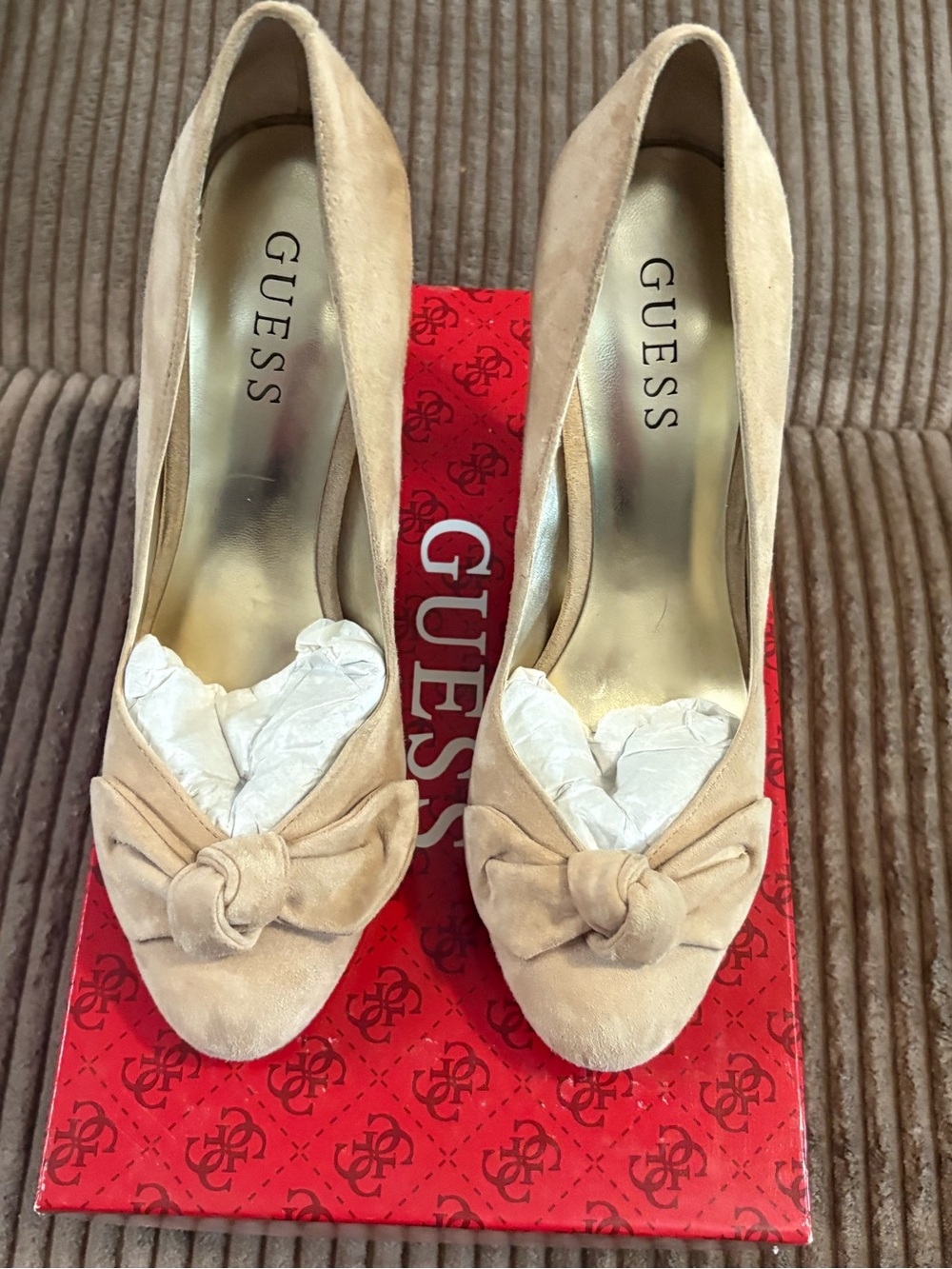 GUESS GWKISSANI- Light Natural Suede Knot Pumps - size 7